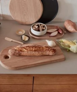 OYOY Living Design Planche à Découper Marron Chêne Ø31,5xH2cm -Chef&Sommelier-boutique planche a decouper marron chene oe31 5xh2cm 3