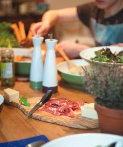 World Of Flavours Planche De Service En Bois D'olivier 17 X 39 X 1.8cm Marron 11 World Of Flavours Planche De Service En Bois D'olivier 17 X 39 X 1.8cm Marron -Chef&Sommelier-boutique planche de service en bois d olivier 17 x 39 x 1 8cm marron 4