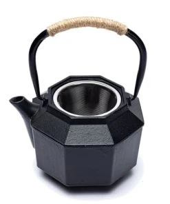 Mani Bhadra Théière Hexagonale Japonaise Noire En Fonte 1L -Chef&Sommelier-boutique theiere hexagonale japonaise noire en fonte 1l 3